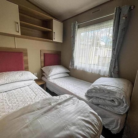 Lovely 6 Berth Caravan With Decking At Carlton Meres In Suffolk Ref 60058M Саксмундхэм Экстерьер фото