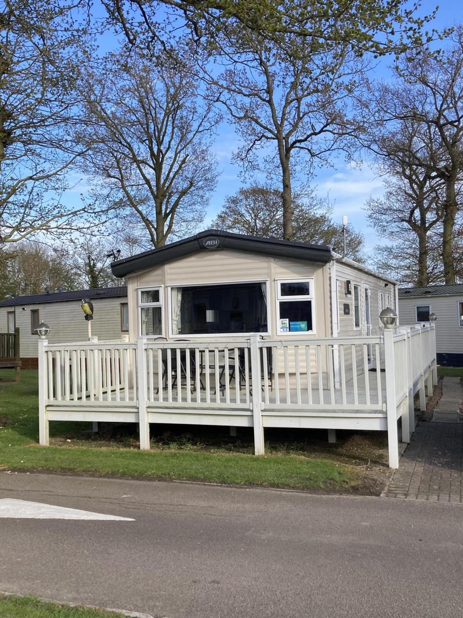 Lovely 6 Berth Caravan With Decking At Carlton Meres In Suffolk Ref 60058M Саксмундхэм Экстерьер фото