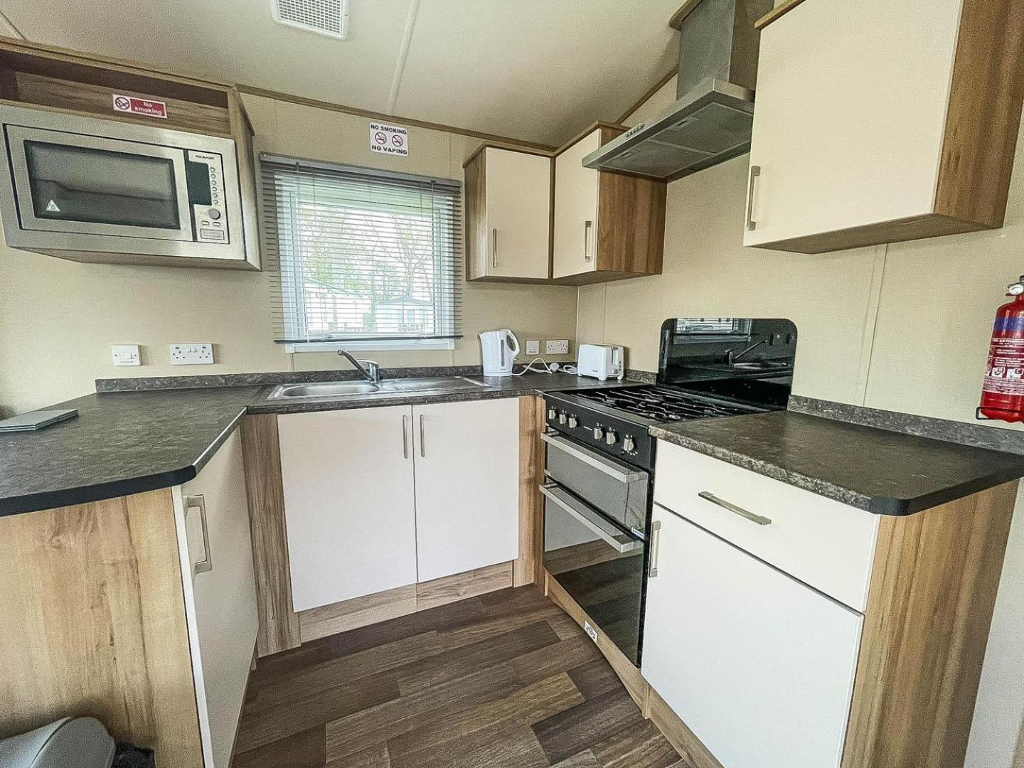 Lovely 6 Berth Caravan With Decking At Carlton Meres In Suffolk Ref 60058M Саксмундхэм Экстерьер фото