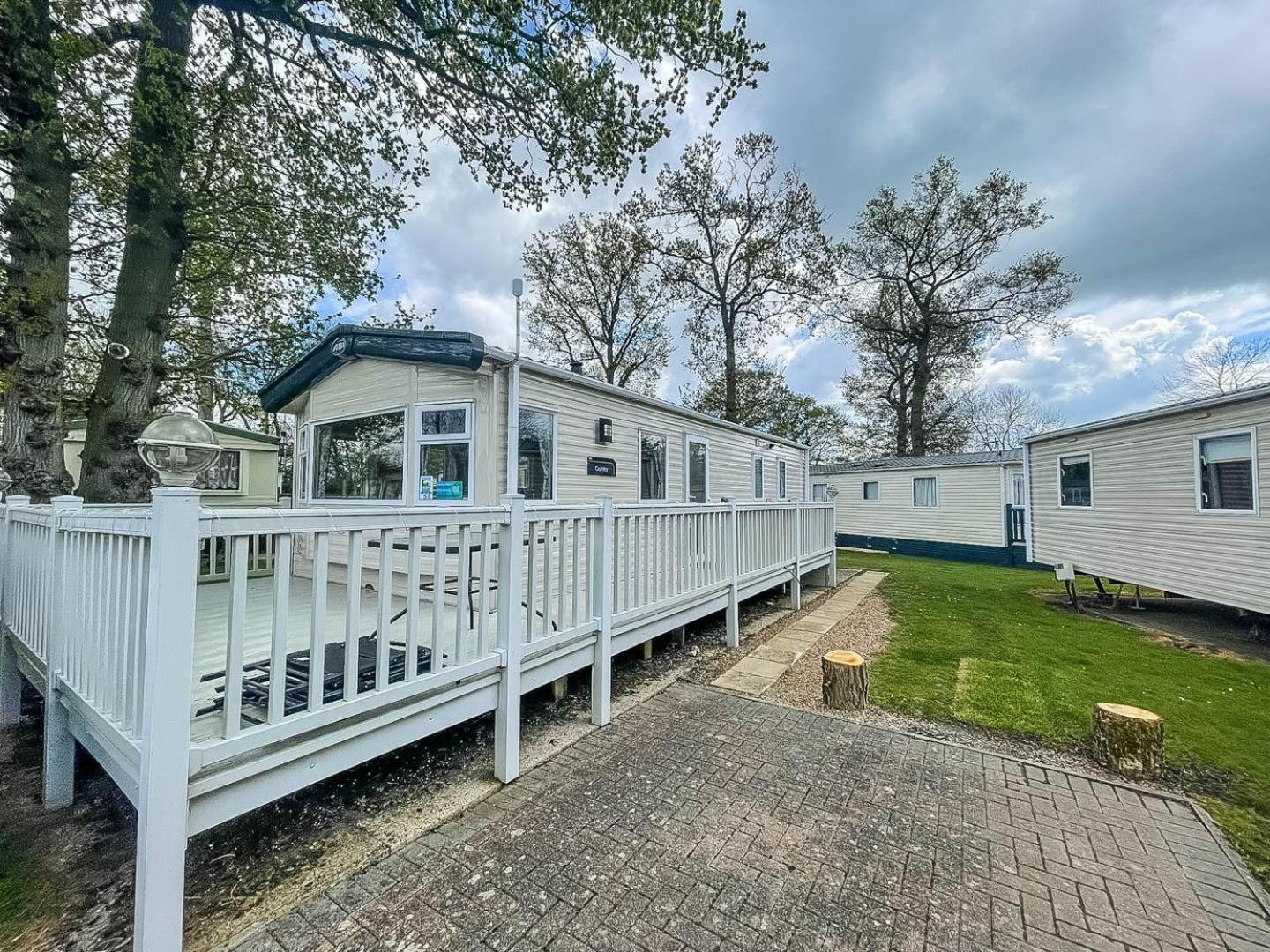 Lovely 6 Berth Caravan With Decking At Carlton Meres In Suffolk Ref 60058M Саксмундхэм Экстерьер фото