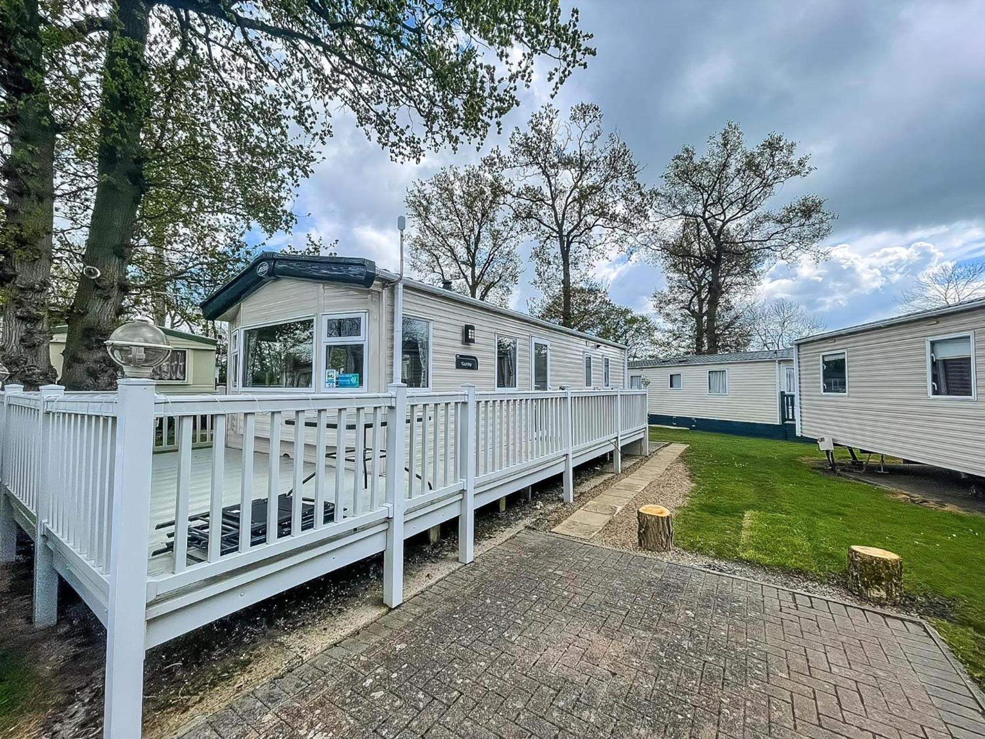 Lovely 6 Berth Caravan With Decking At Carlton Meres In Suffolk Ref 60058M Саксмундхэм Экстерьер фото